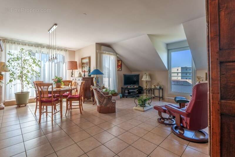 Appartement à SAINT-CYR-SUR-LOIRE