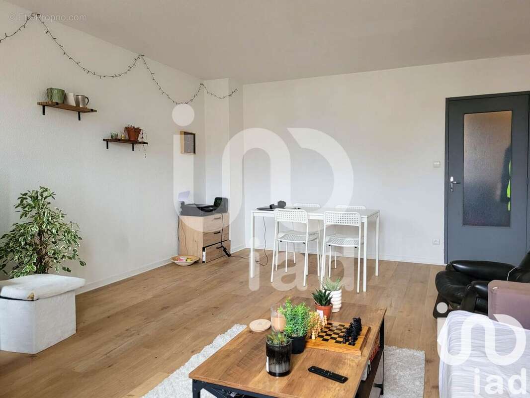 Appartement 330 m² à Montlucon  - photo 2