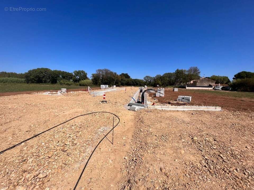 Terrain à SAINT-MARTIN-DE-CRAU