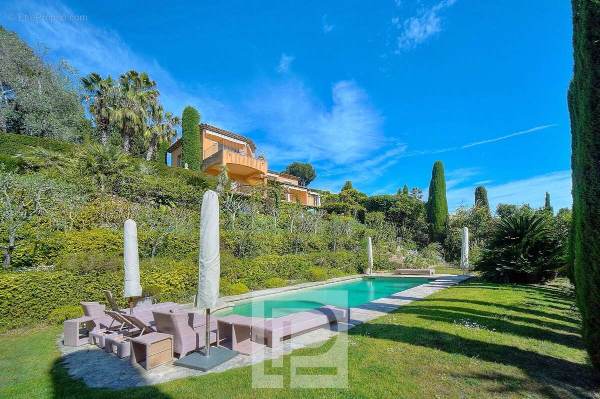 Mougins Village - Propriété de charme avec vue panoramique sur la mer jusqu'à l'arrière-pays - photo 18