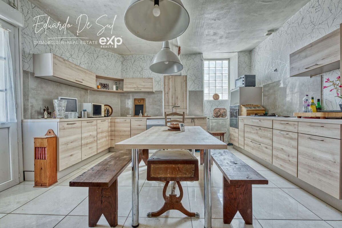 Maison 220 m² à Cantenac  - photo 7