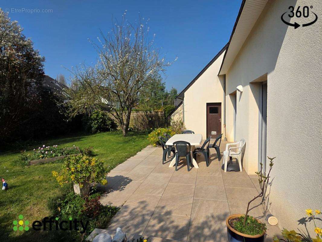 Maison à LA CHAPELLE-DES-FOUGERETZ