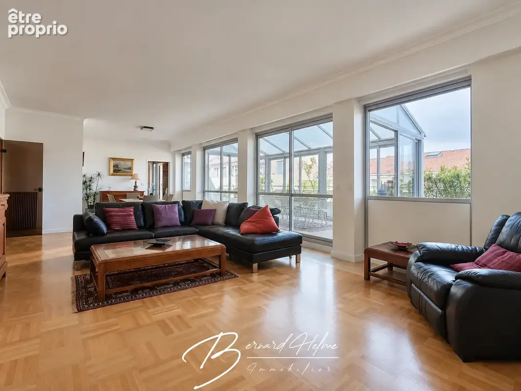 Appartement type 5 - dernier etage - terrasse - veranda - 157,83 m2 hab - calme - 13008 marseille - photo 4