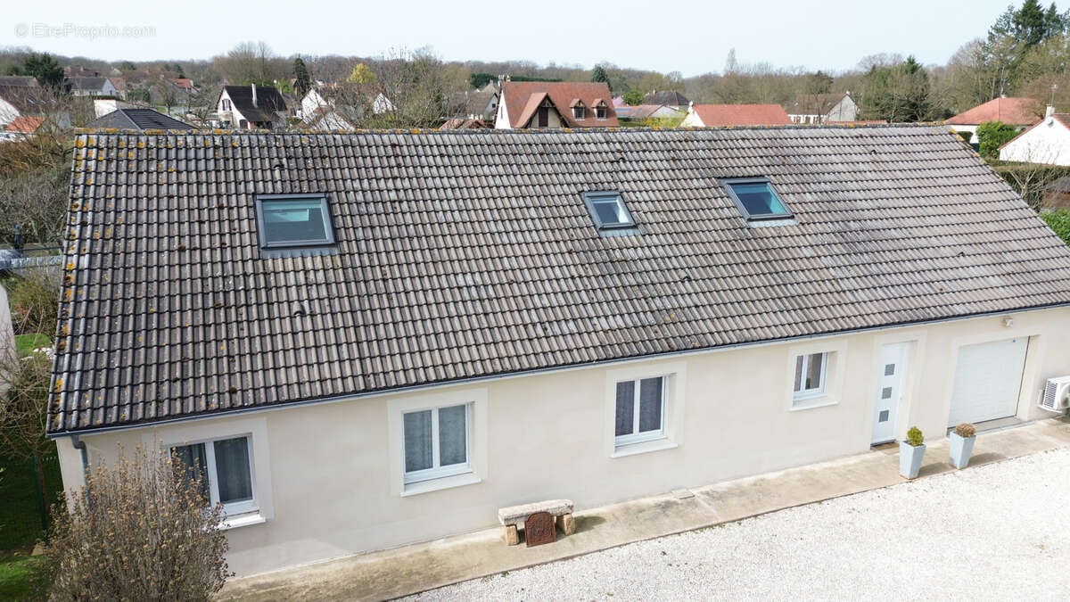 Maison à COURS-LES-BARRES