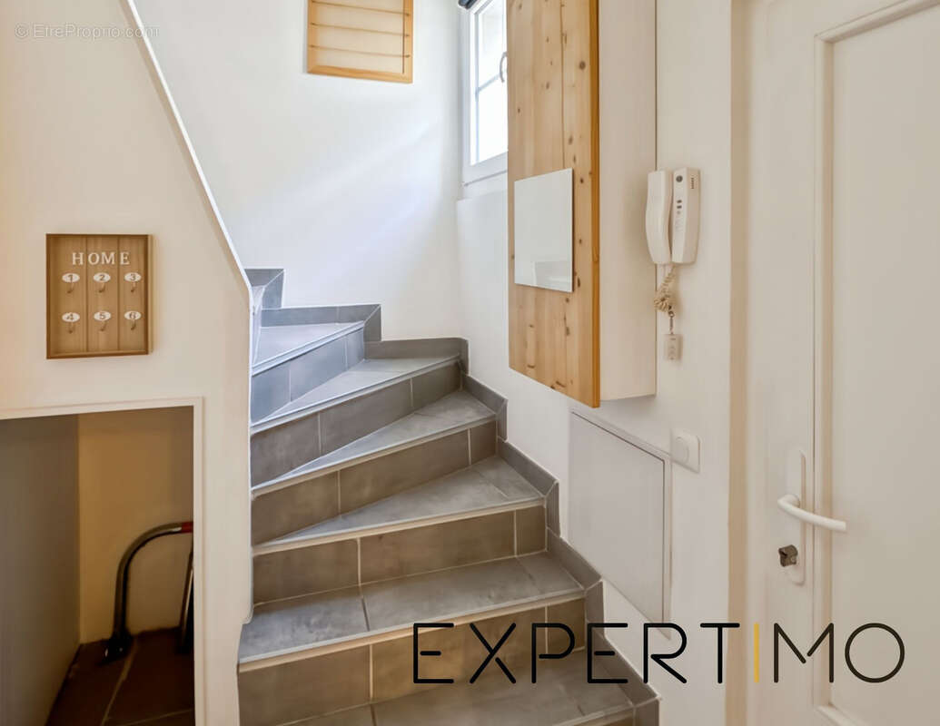 Appartement à SAULX-LES-CHARTREUX