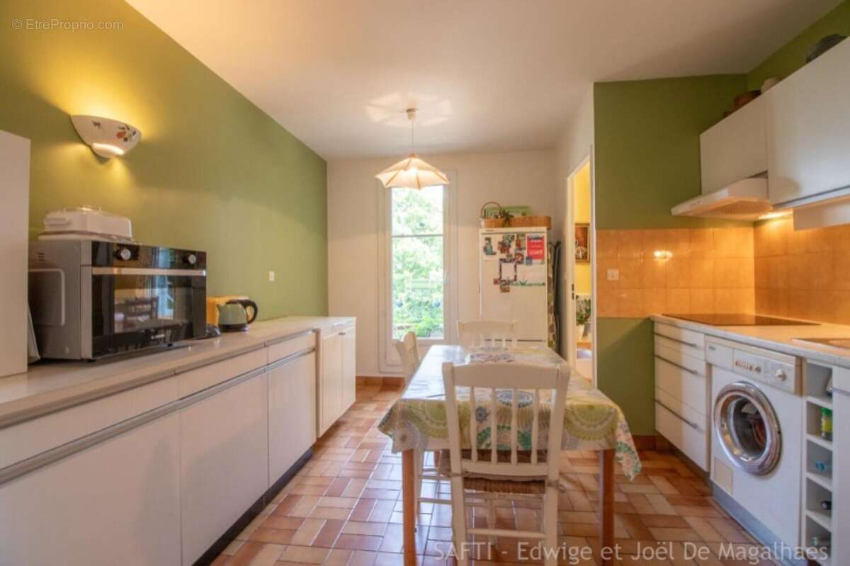 Photo 9 - Appartement à LE MESNIL-SAINT-DENIS