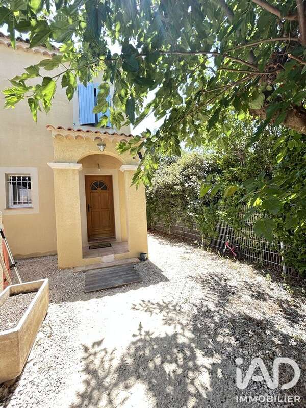 Photo 4 - Maison à ENTRAIGUES-SUR-LA-SORGUE
