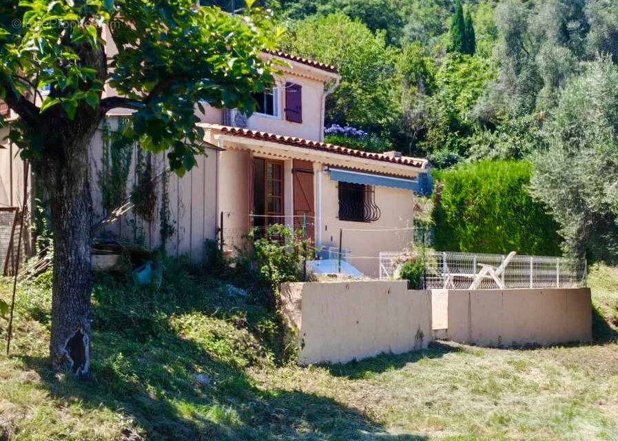 Appartement à TOURRETTE-LEVENS