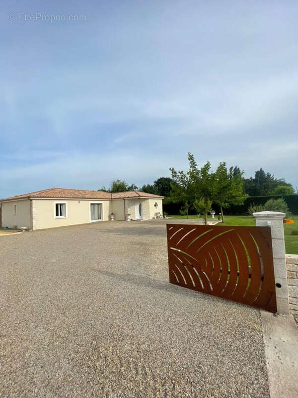 Maison à SAINT-GERMAIN-ET-MONS