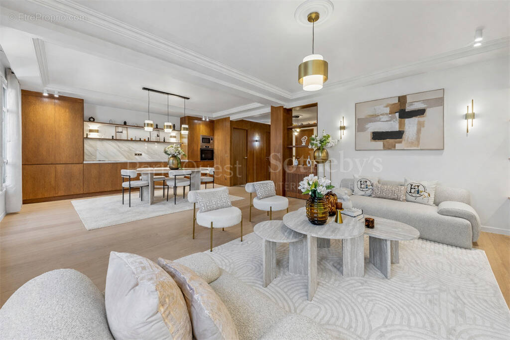 Appartement à PARIS-8E