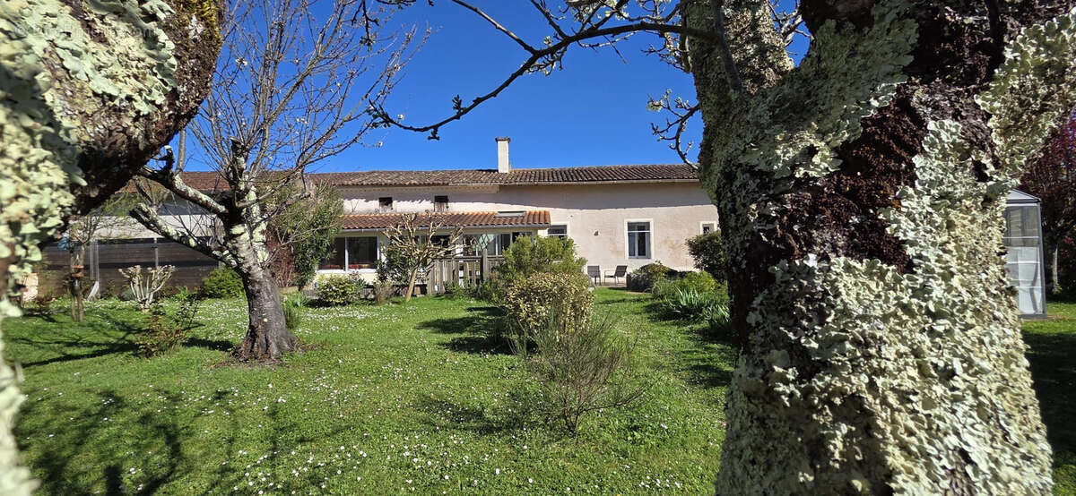 Maison à SAINT-DIZANT-DU-GUA