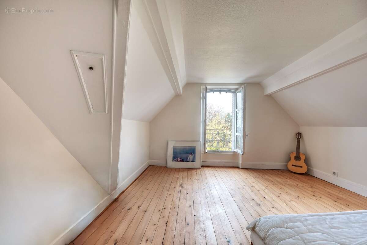 Belle maison meulière 8 pièces à vendre à JUVISY SUR ORGE (Essonne) à 20 km de Paris dans un quartier prisé ! - photo 15