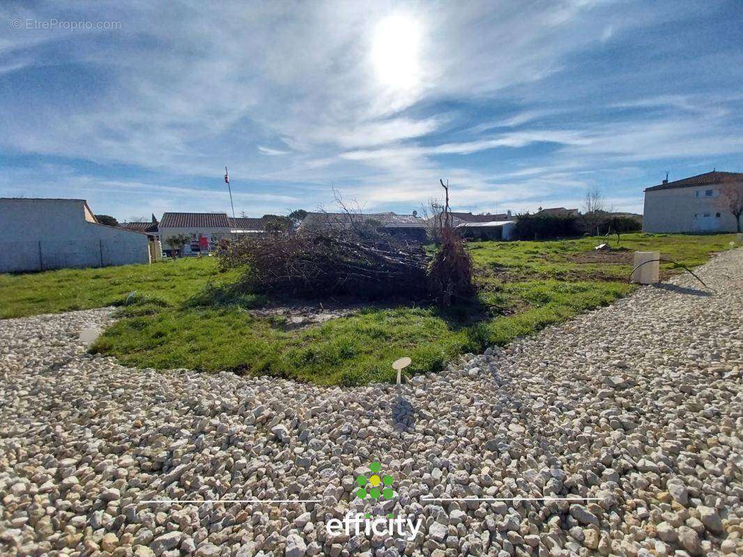 Terrain à LE CHAY