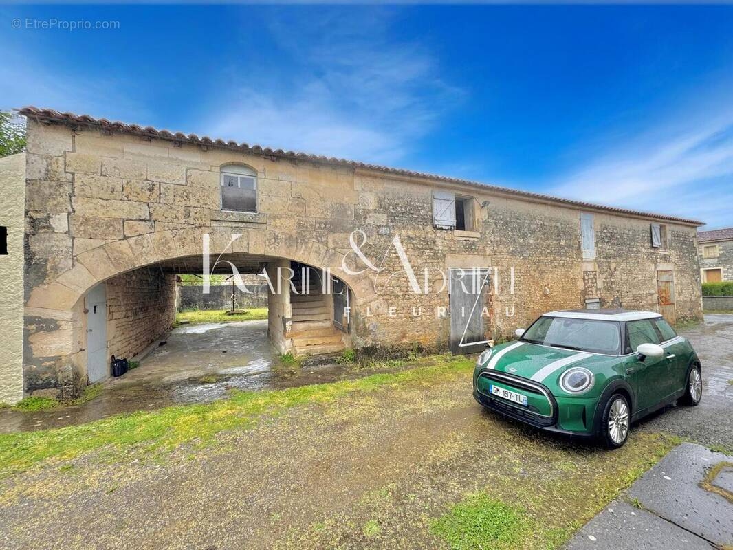 Photo 1 - Maison à SAINT-MARTIN-DE-FRAIGNEAU