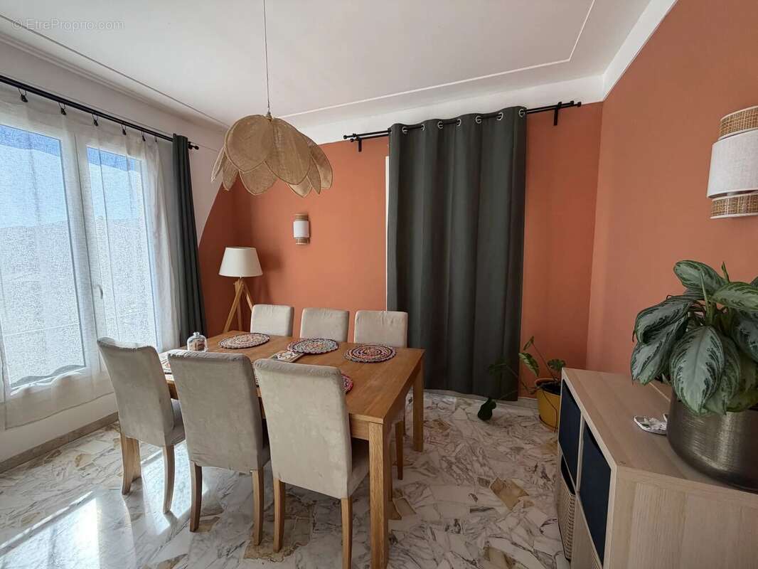 Appartement à BERRE-LES-ALPES