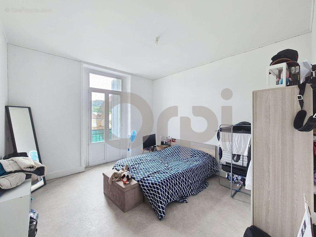 Appartement à LE LARDIN-SAINT-LAZARE