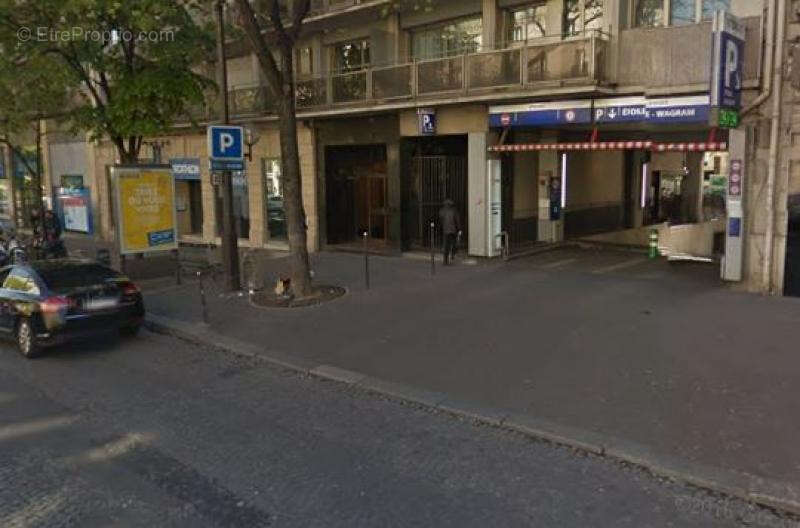 374 - Autre à PARIS-8E