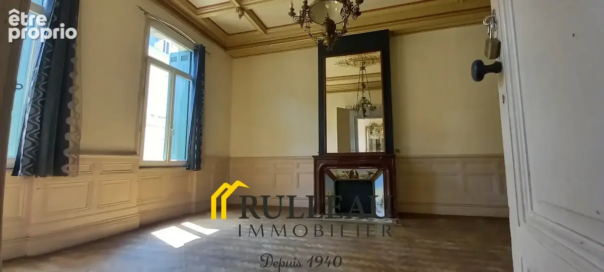 Ensemble immobilier 320 m2 avec dépendances en centre-ville de Saint-Savin - photo 5