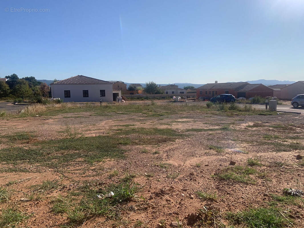 Terrain à POURRIERES