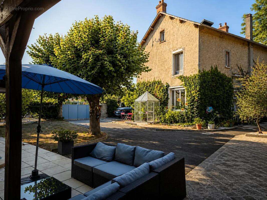 Maison meulière 143 m²+ dependance + garage et piscine - photo 3
