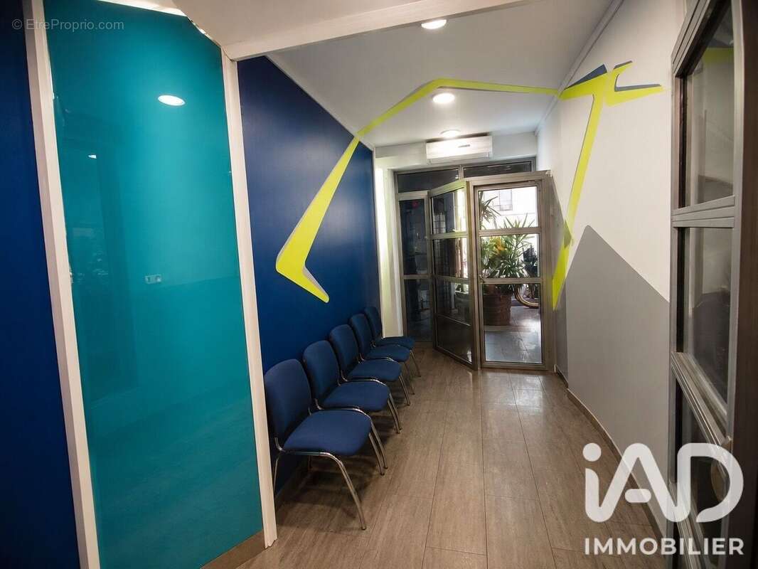 Commerce 335 m² à Nanterre  - photo 6
