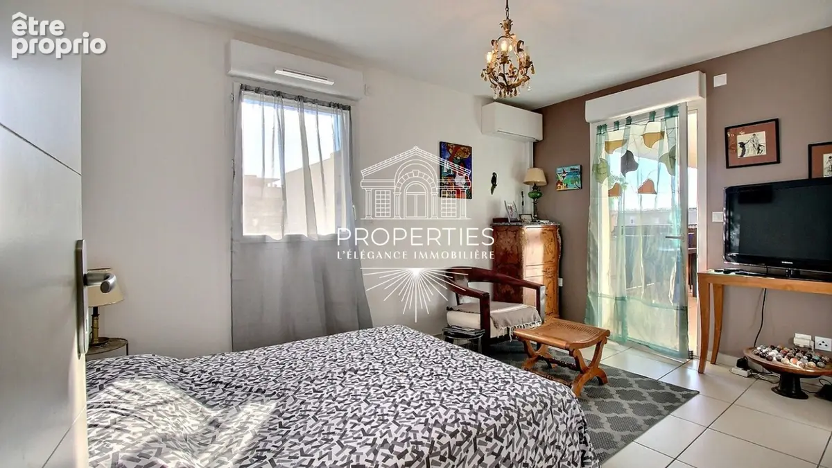 Le lavandou - t4 de 2016 - 79 m² - ascenseur - terrasse 20m² -  piscine - parking - photo 8