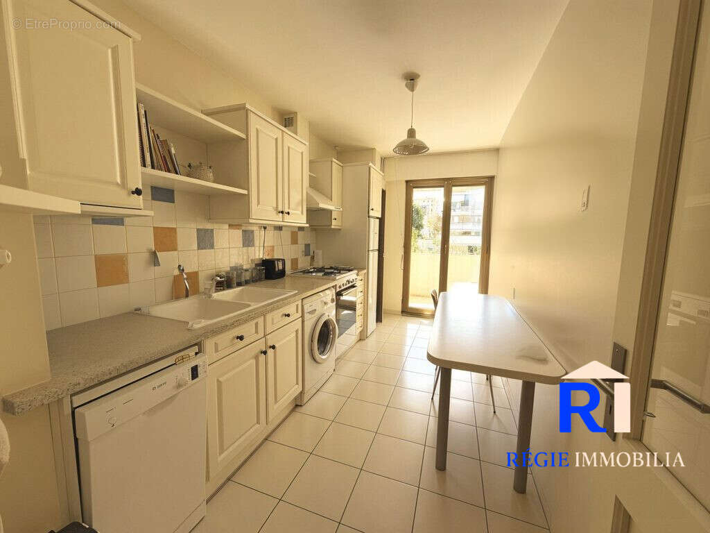 Cuisne séparée et équipée - Appartement à GRENOBLE