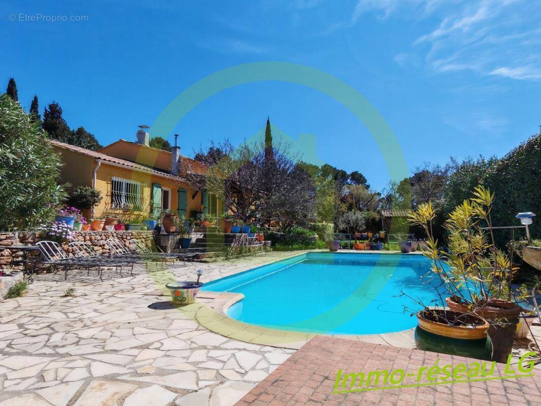 Maison à LE CASTELLET