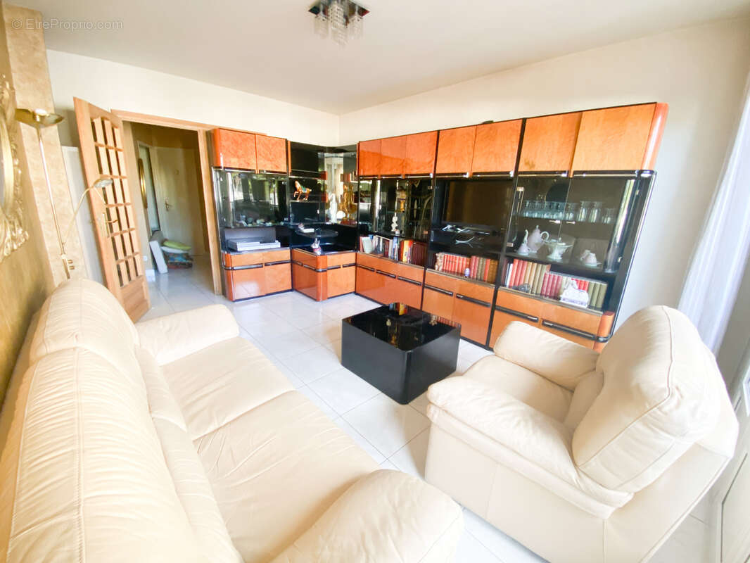 Appartement à MARSEILLE-5E