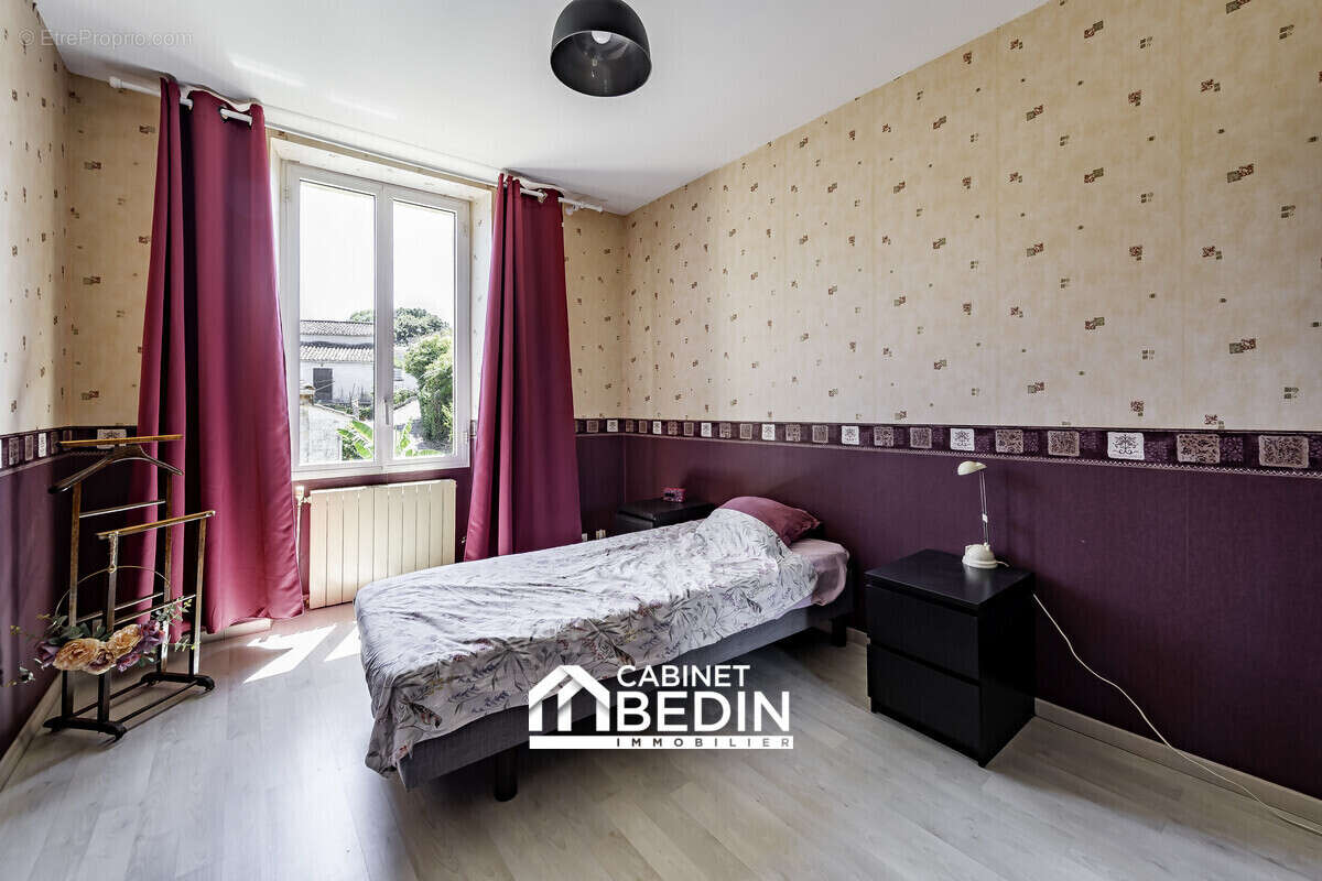 Maison 184 m² à Bourg  - photo 7