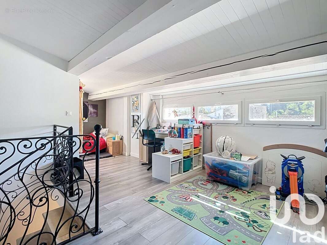 Photo 8 - Maison à LA ROQUE-D&#039;ANTHERON