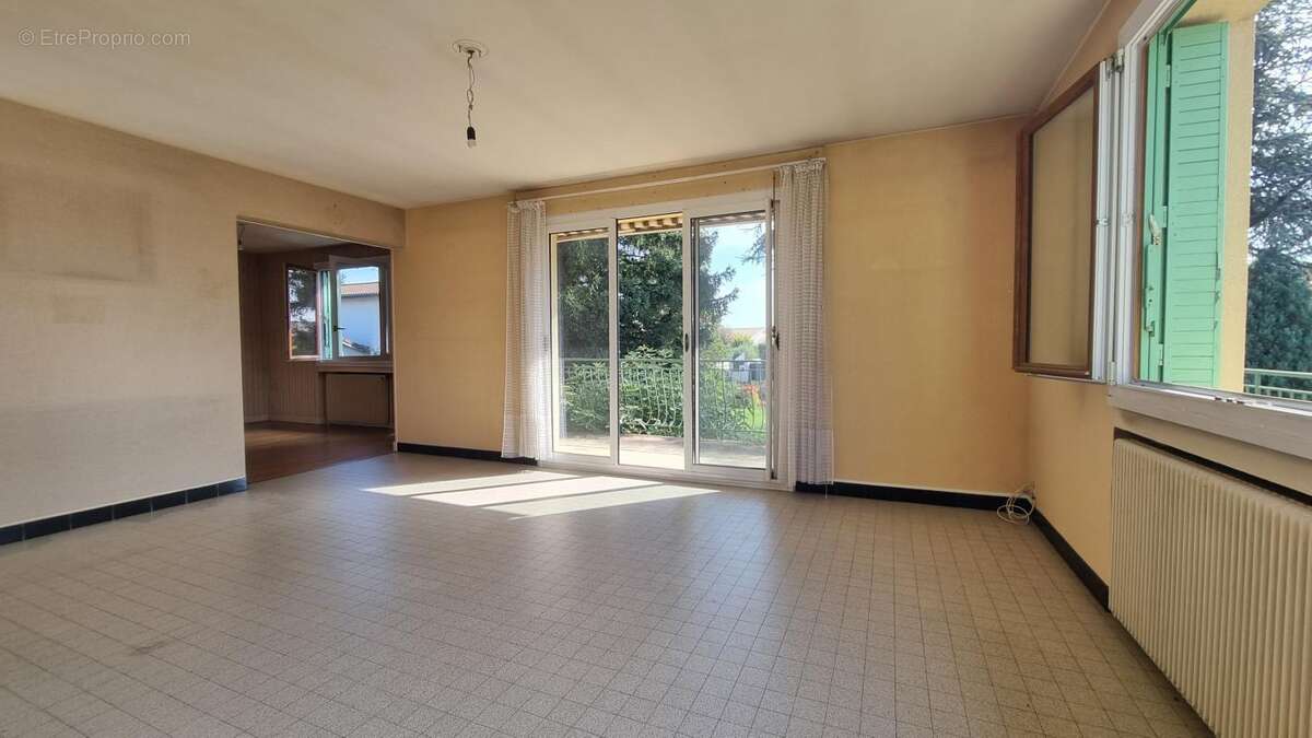 Maison à FONTAINES-SAINT-MARTIN