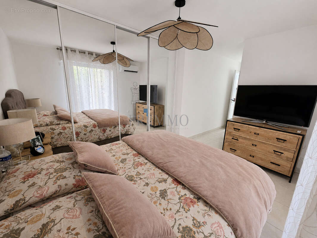 St raphael - t3 75m2 rdjardin + garage - photo 11