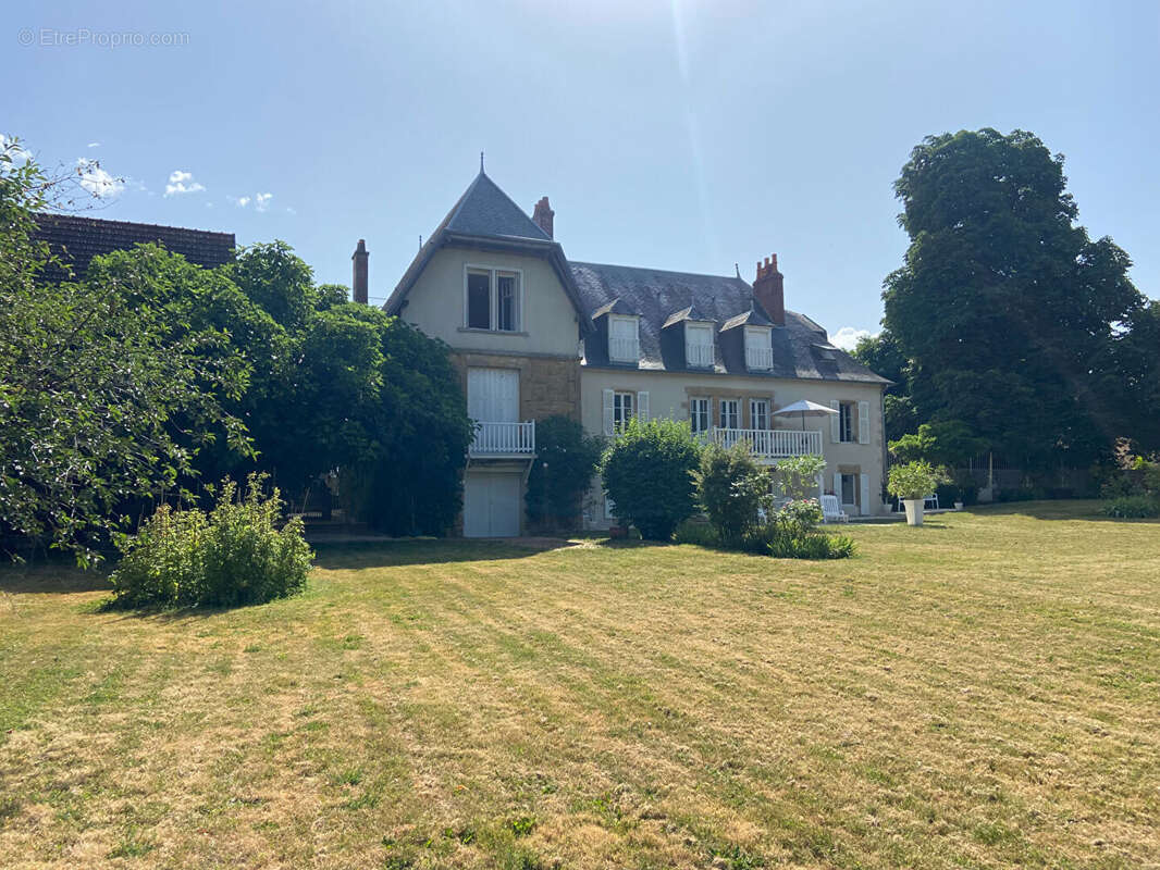 Maison à MONTIGNY-AUX-AMOGNES