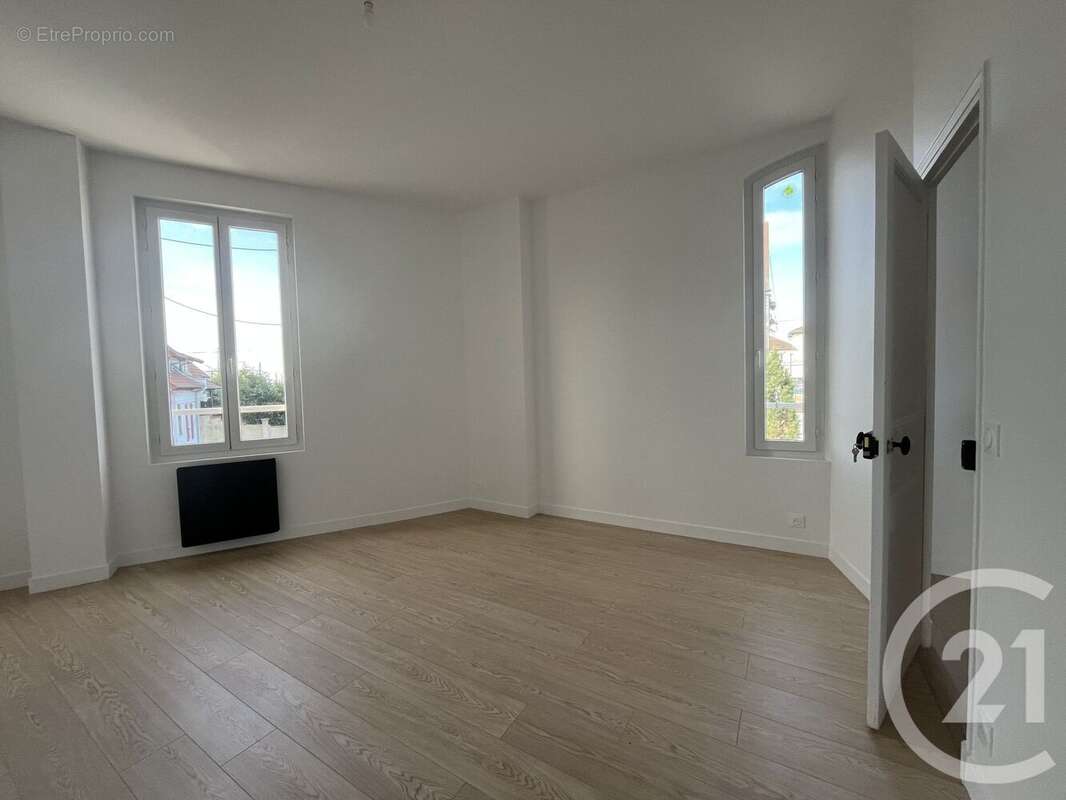 Maison à SAINT-MAUR-DES-FOSSES