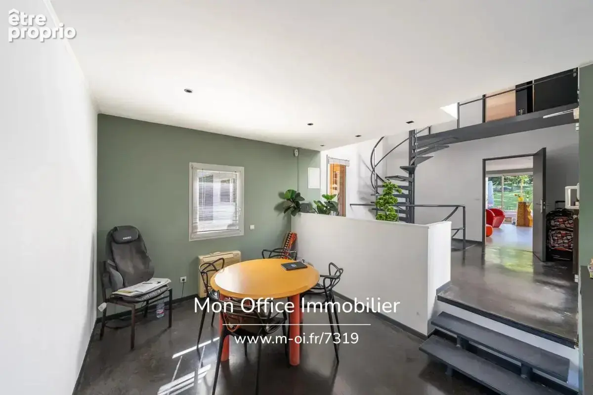 Référence : 7319-NGU - Maison 10 pièces - 5 chambres - deux studios - piscine - 380m2 habitables et 223m2 de sous-sol / garages - photo 19