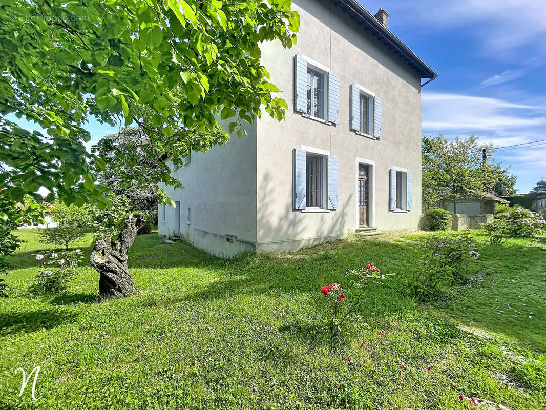 Maison à SAINT-GENIS-LAVAL