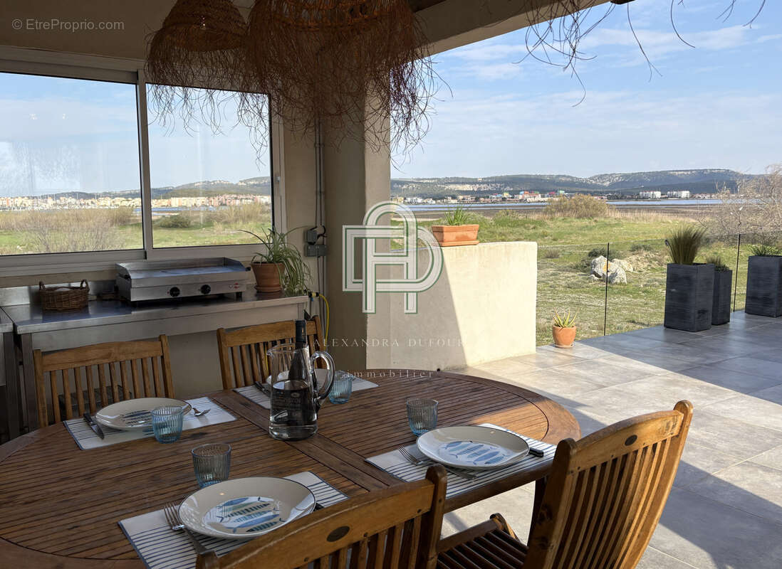 Propriété à acheter à Gruissan avec grand atelier pour activité commerciale avec Alexandra DUFOUR Immobilier - photo 2