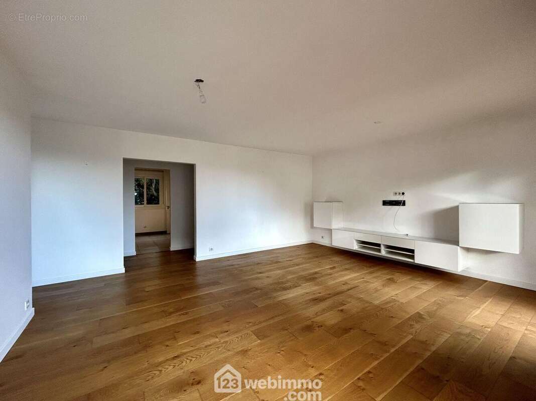 Résidence avec ascenseur et digicode - Appartement à SAN-MARTINO-DI-LOTA