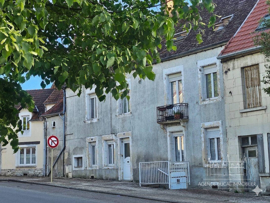 Appartement à POUGUES-LES-EAUX