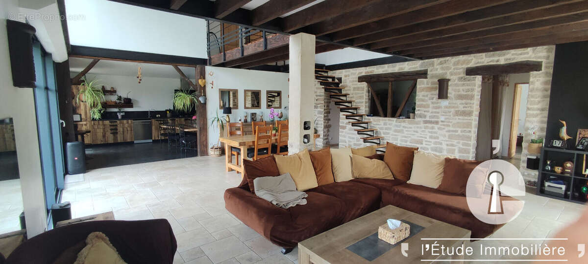 Maison Saint Ouen Des Toits 9 pièce(s) 189 m2 + 6 gîtes (132 m²) - photo 8
