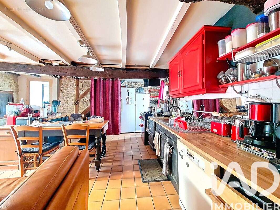 Maison 199 m² à Genouille  - photo 5