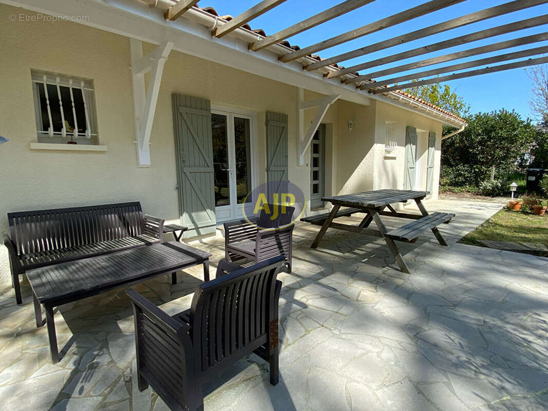 Maison à VENDAYS-MONTALIVET