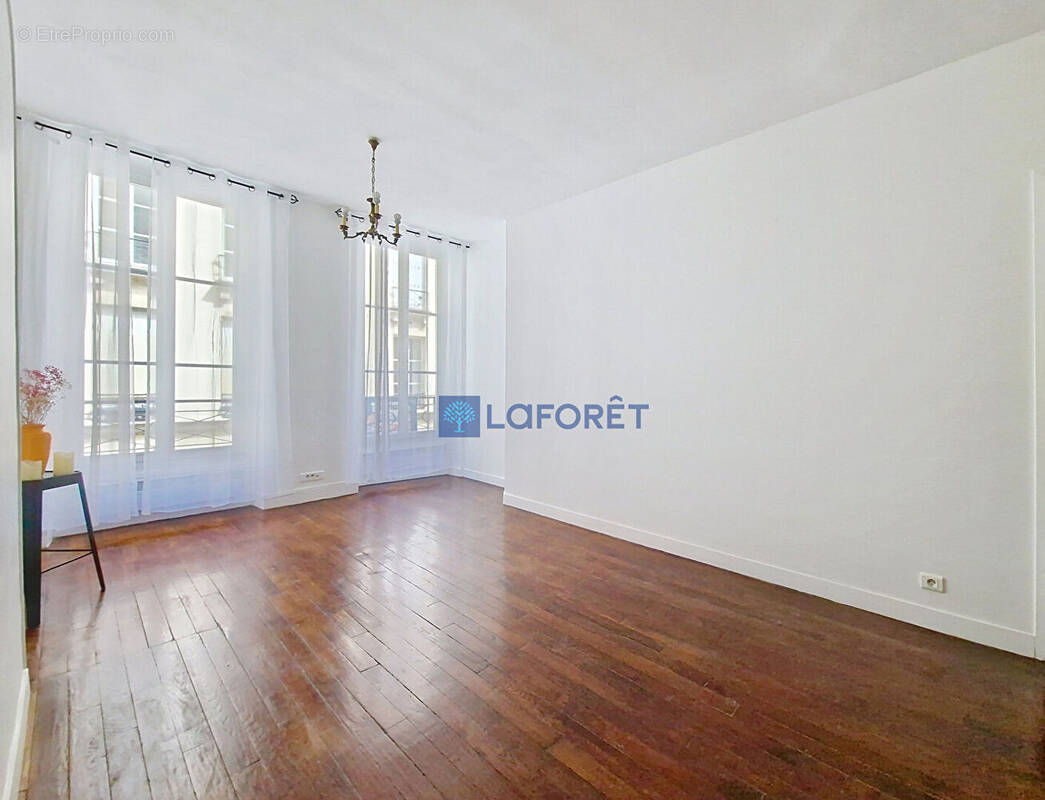 Appartement à PARIS-2E