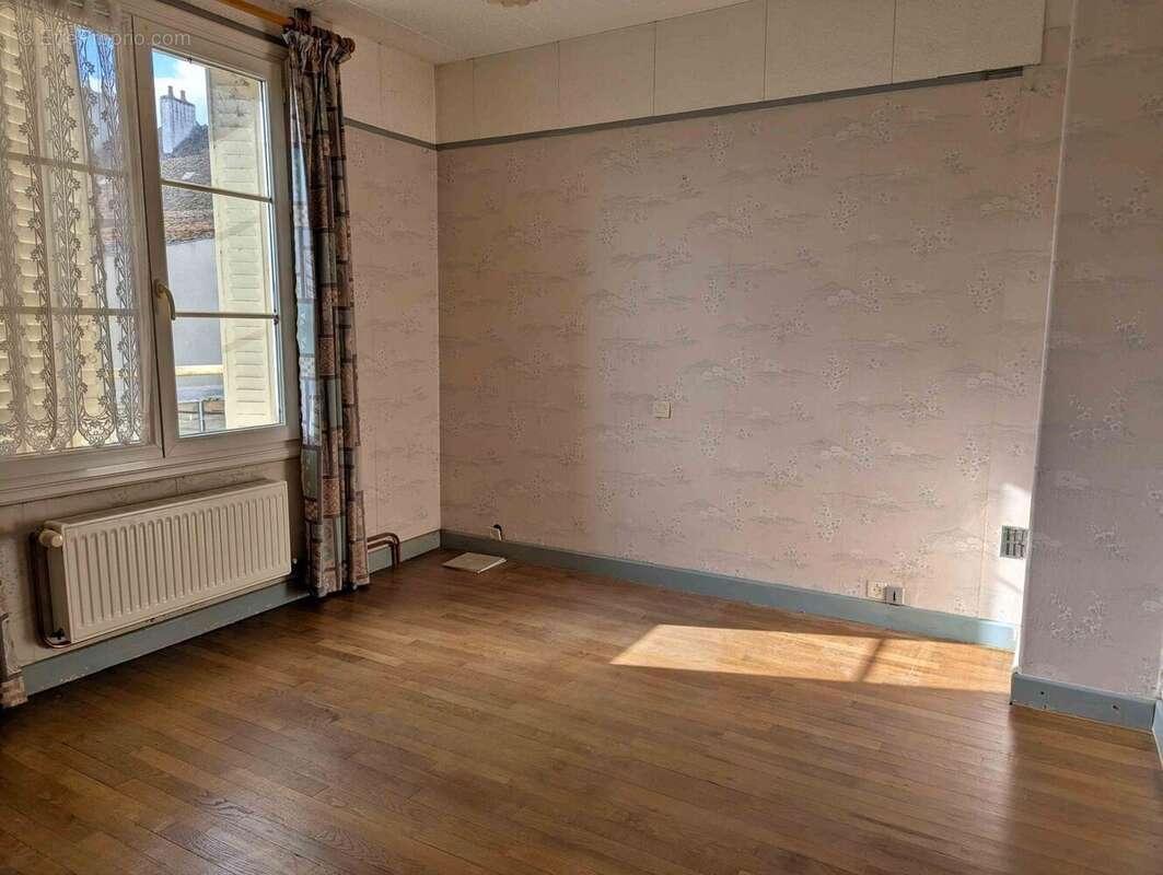 Maison 5 pièces à vendre à Coulanges sur Yonne - Maison à COULANGES-SUR-YONNE