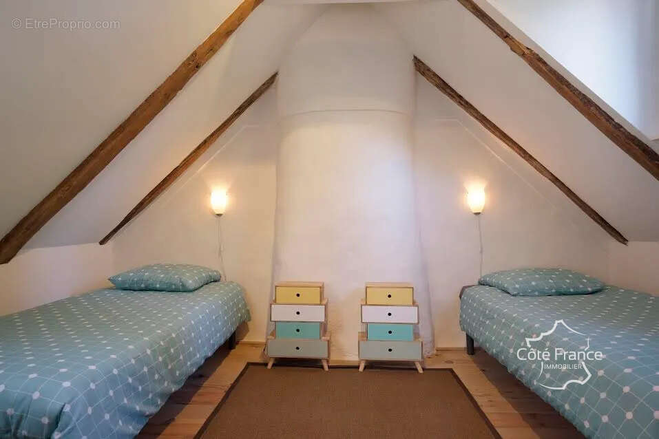 Maison à SAINT-MARTIN-LA-MEANNE