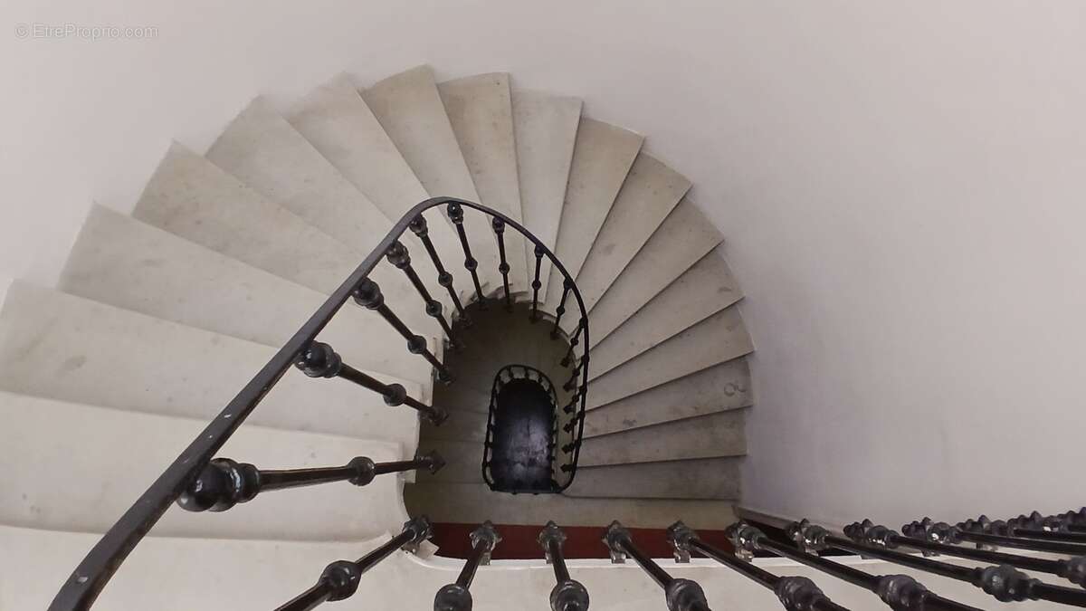Elégante maison de Maître avec cour et piscine. - photo 20
