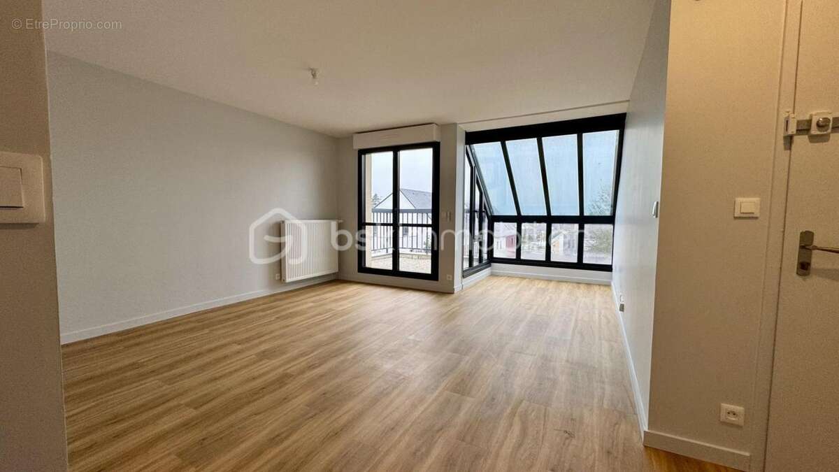 Très bel appartement T4 – 90 m² – Entièrement refait à neuf – Parking privé – PACÉ - photo 3
