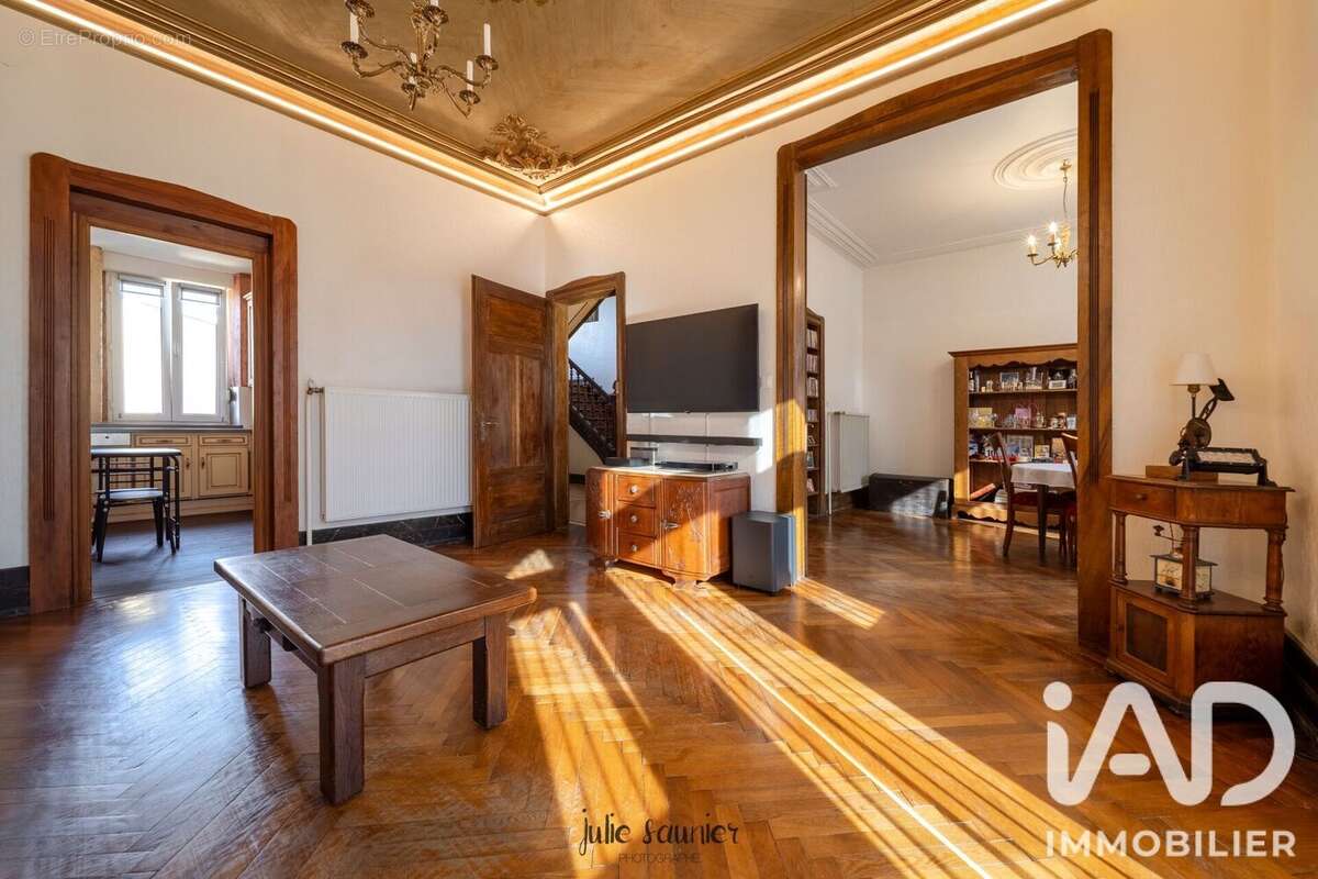 Maison 195 m² à Saint-Privat-La-Montagne  - photo 3