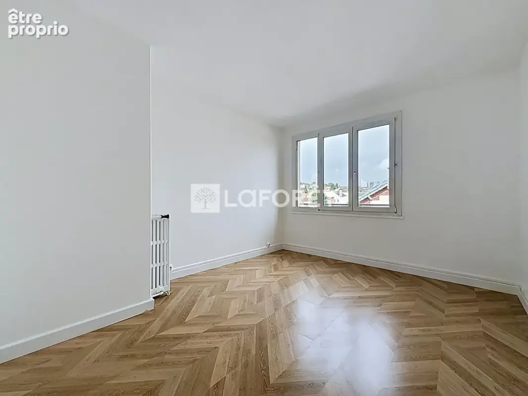 Suresnes Centre-Ville / Mairie - 3 pièces 72 m² - Entièrement rénové - Balcon - Ascenseur - Cave - photo 5